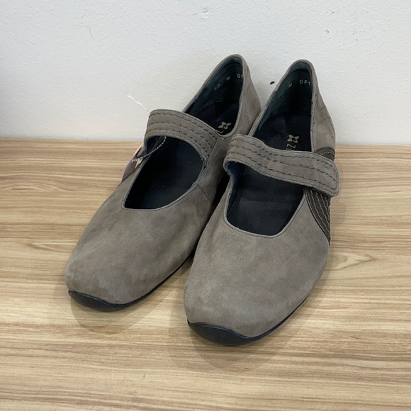 Low heel Ziera pumps (great for arch support & stability) - Picture 1 of 3